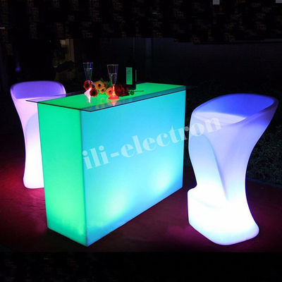 Des tables de cocktail éclairées, des tables allumées à LED pour le salon des boîtes de nuit.