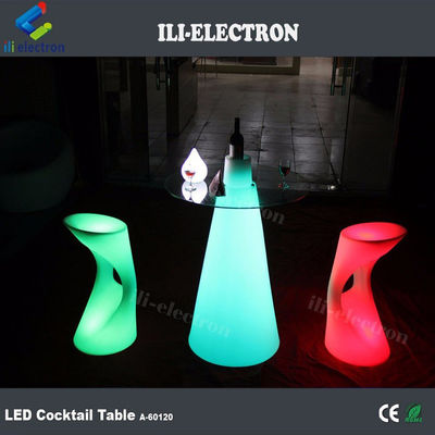 Des tables de cocktail rechargeables pour les fêtes