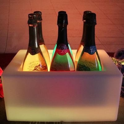16 couleurs changeantes PE plastique LED Seau de glace IP65 résistant à l'eau Pour la bière Champagne