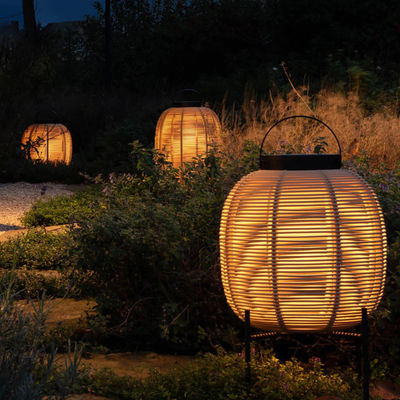 Lampe de sol résistante à l'eau portable décorative en rotin en extérieur
