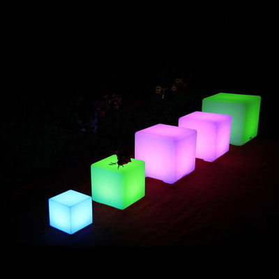 Lumière LED en plastique avec télécommande et luminosité réglable