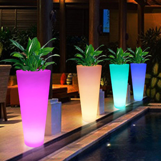Exposition de pots de fleurs lumineux pots de plantes de jardin lumineux colorés lampe de sol en plastique