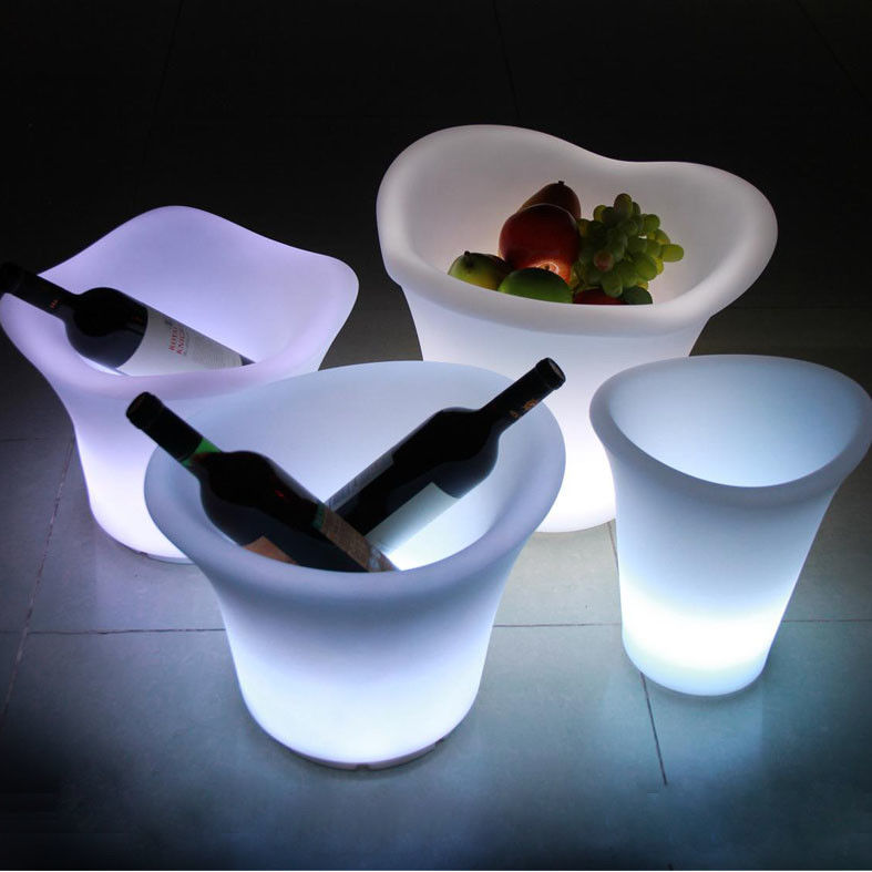 Un seau de glace en PE en plastique à LED 16 couleurs changeant avec une batterie au lithium rechargeable