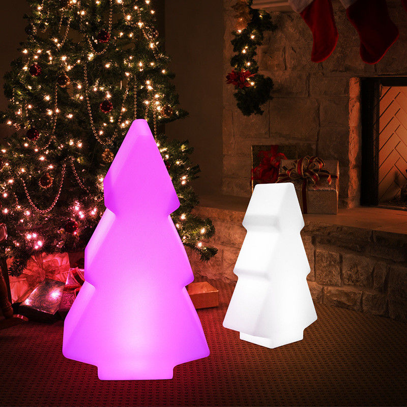 Lumières extérieures en plastique à LED en forme d'arbre pour la décoration de Noël