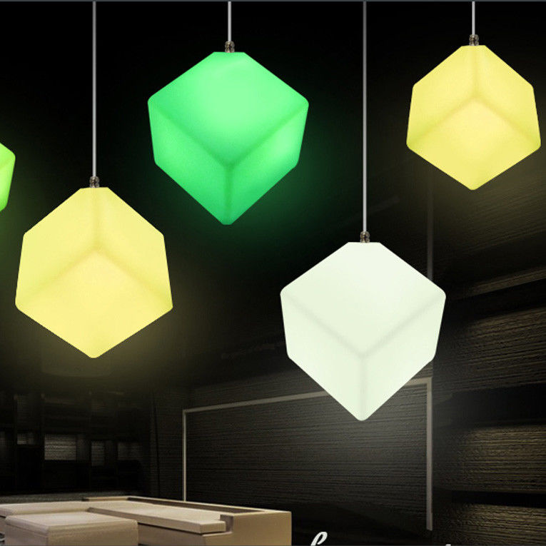 Commande à distance LED extérieure Cube Light Pendant Light Pour les événements et les fêtes Décoration