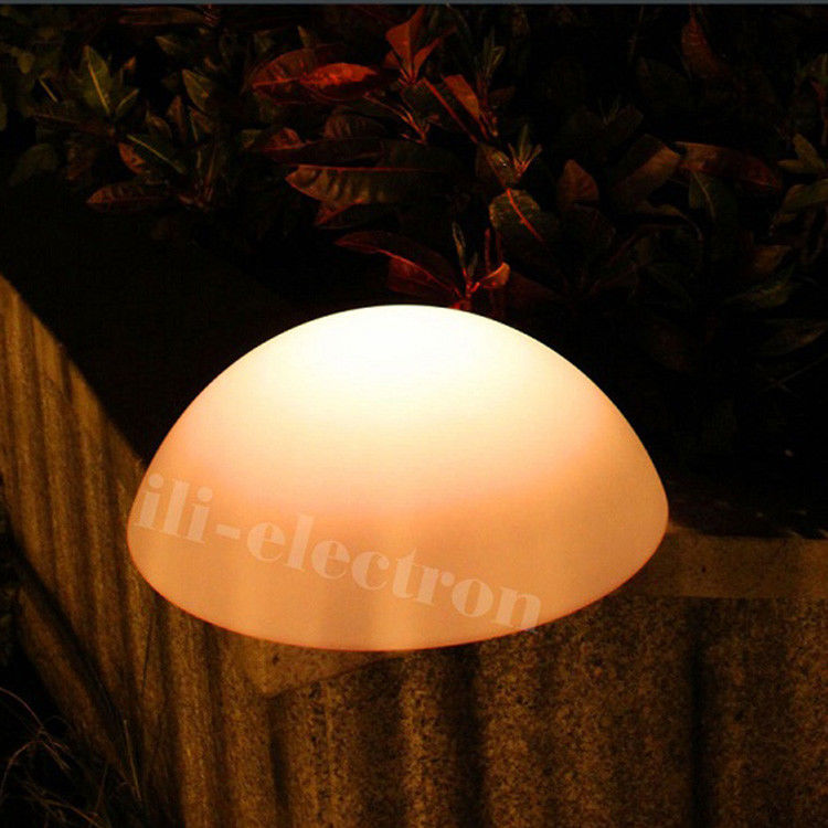 Lampe à billes étanche à l'eau à LED en plastique à changement de couleur en forme de demi-sphère pour la décoration du jardin