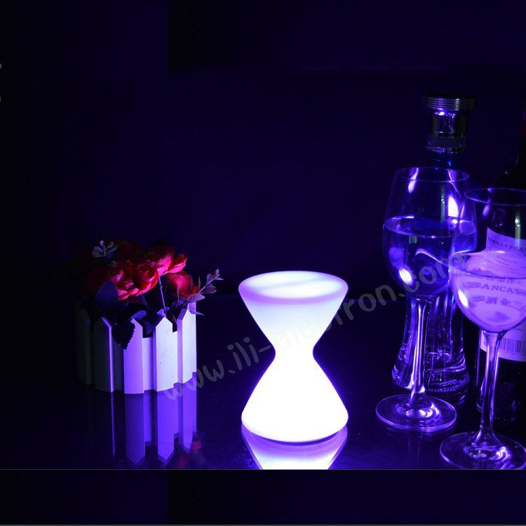Lumière de table à LED en plastique en forme de sablier
