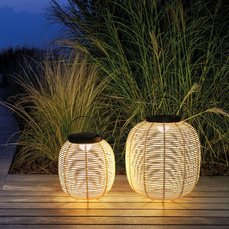 Lampe de sol résistante à l'eau portable décorative en rotin en extérieur